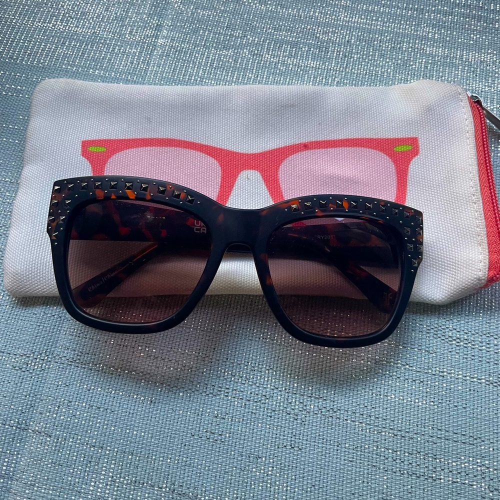 Frye Tortoise and Black Studded Sunglasses *NWOT* - Picture 2 of 7